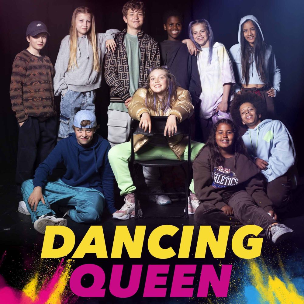 dancing queen letni kino pod grajskimi zvezdami